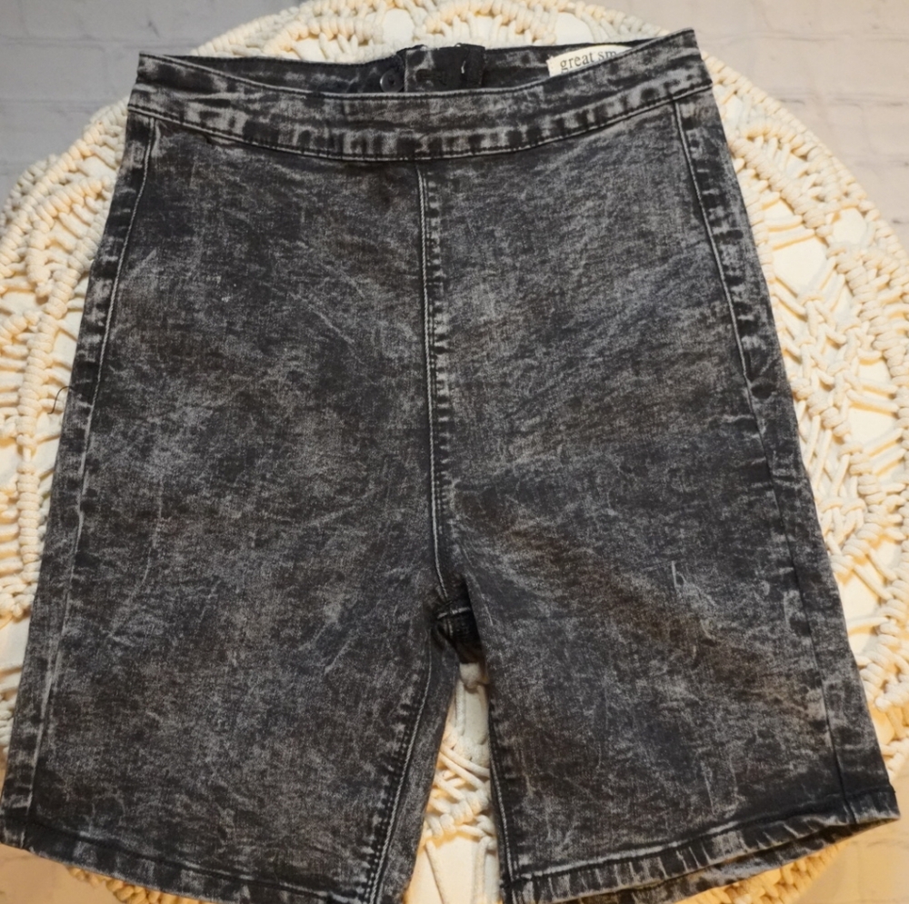 HIGH WAIST MIDI SHORTS